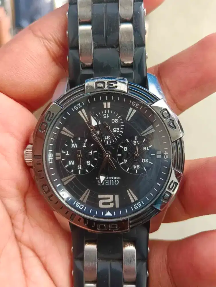 Jam tangan Guess