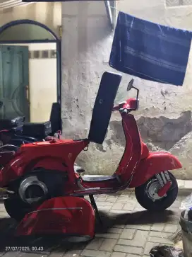 Vespa asli 1973 B Depok warna merah