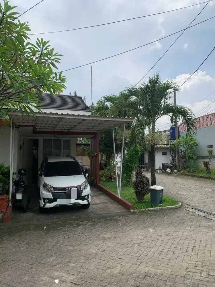 RUMAH CANTIK POSISI HOOK KOMPLEK FLOURIST TERRACE BAMBU APUS TANGSEL