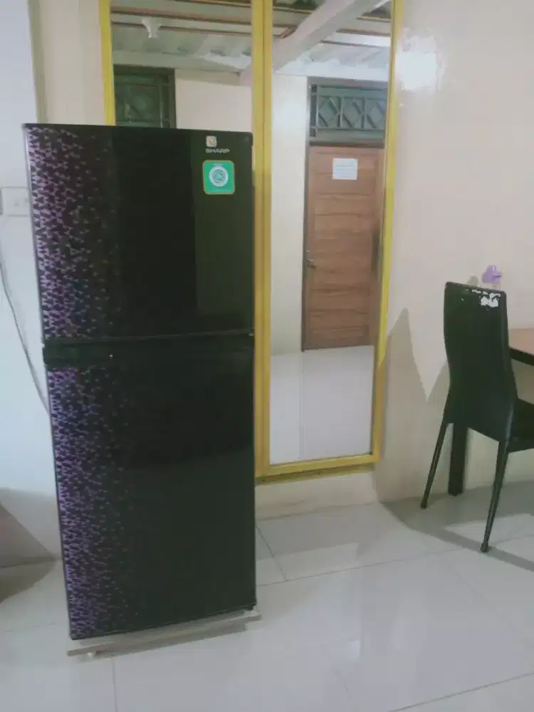 Kulkas 2 pintu merk Sharp
