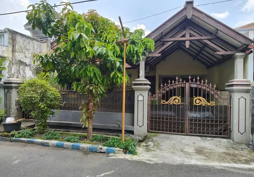 Jual rumah siap pakai di taman menanggal gayungan A yani