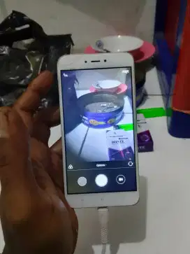 Xiaomi redmi 5a 

*ram 2/16 
*hp + chageran aja
* Kamera d/b jernih