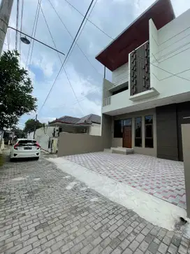 Rumah murah Condongcatur 2 lantai, akses jalan masuk 2 mobil papasan