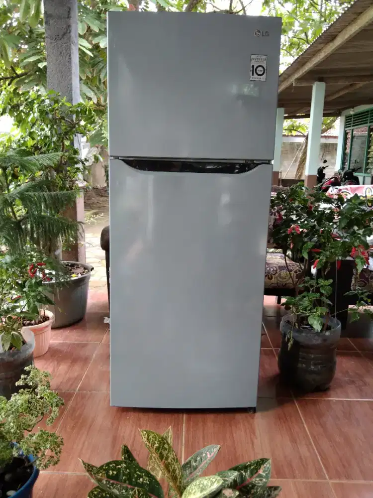 Kulkas dua pintu inverter