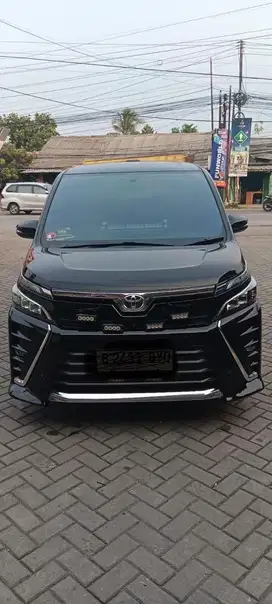 JUAL CEPAT 300 JUTA MOBIL VOXY 2018