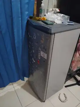 Di jual kulkas sanyo 1 pintu