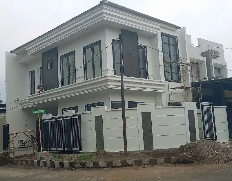 langsung dibeli yuk rumah mewah american style di jemursari