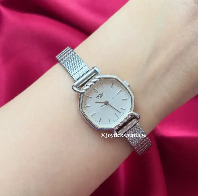 Jam Tangan Vintage Seiko White Dial Lady Quartz