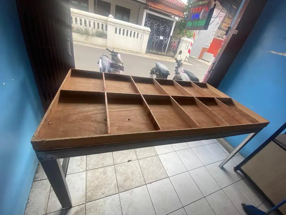 Meja jualan telor
