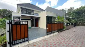 Rumah Cantik dengan Inner Garden! - GOLD LOCATION DEKAT MASJID SUCIATI