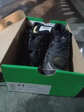 Sepatu League Sport