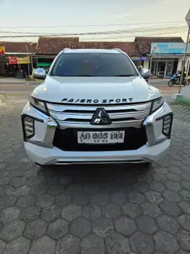 Pajero sport dakar 4x2 tahun 2023