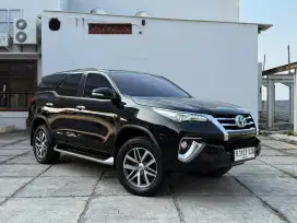 Toyota Fortuner VRZ 2.4 AT. Tahun 2017. Hitam. Low km. Perfect cond