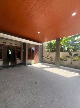 RUMAH MODERN MINIMALIS DI JL KALIURANG KM 13