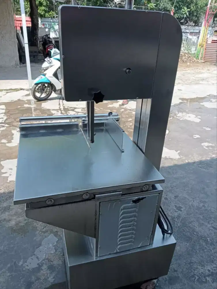 Bone Saw machine/mesin potong tulang 
Merk getra