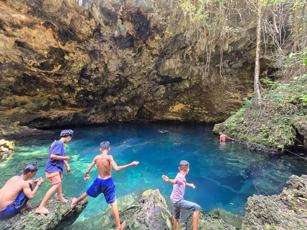 Dijual harga di bawah pasar tanah dengan danau pribadi di sumba