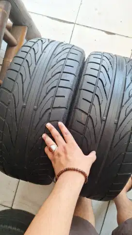 Ban R18 225/40 dunlop lm 705