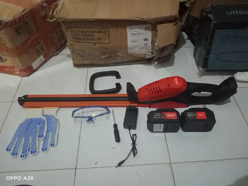 Alat pemotong daun/dahan ( HEDGE MACHINE ) 2 BATERAI BESAR
