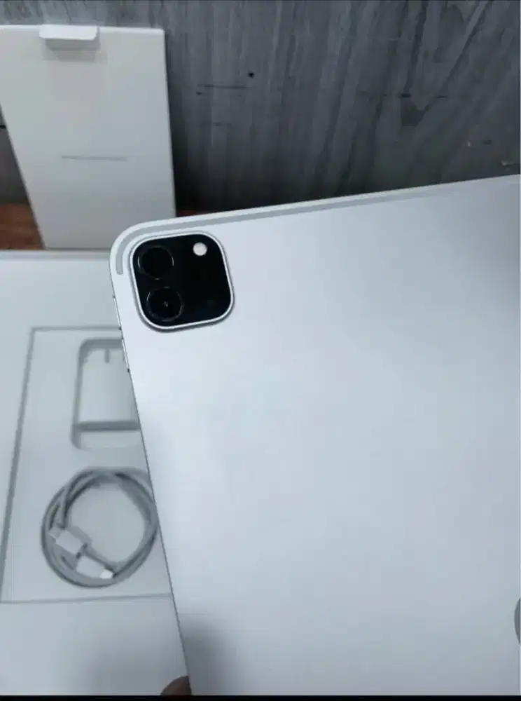 ipad pro m2 gen 6 12,9 inci 128gb wifi
mulus lengkap no minus