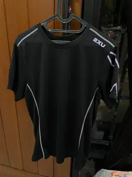 Jersey olahraga 2XU Compression Run Finisher Hitam original