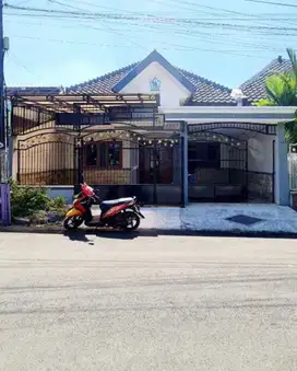 Rumah Bagus di Perumahan Papa Papa Dekat Brawijaya Suhat