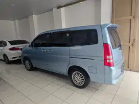 Mobil keluarga nissan
