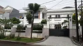 Jual Rumah Mewah di Cibubur ada Kolam Renang dan Lapangan Badminton