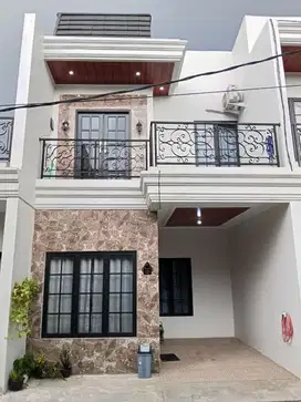 Dijual Rumah Tipe Klasik 2-lantai+Rooftop dalam Perumahan Elite Depok
