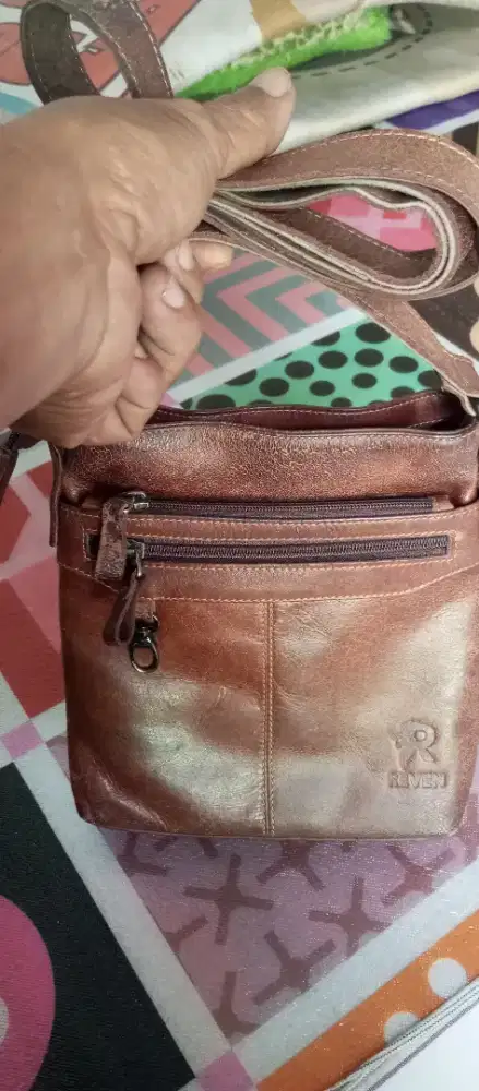 Tas Sandang Kulit Pria