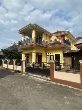 RUMAH MEWAH 2 LANTAI SUPER BU SEBELAH SMA TARUNA NUSANTARA MAGELANG