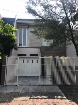RUMAH BARU GAYUNGSARI BARAT 2 LANTAI, STRATEGIS