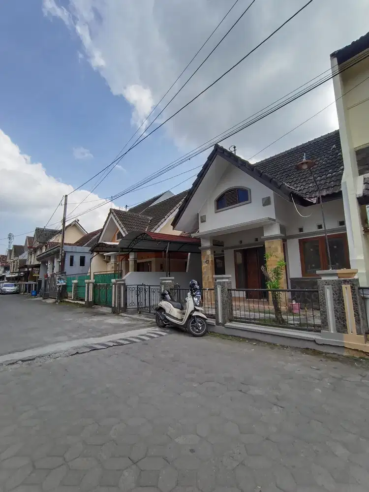 Jual BU Rumah Murah Nempel Kampus UPN JOGJA, Seturan Jalan 2mobil Luas
