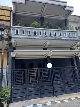 !️BANTING HARGA!️Rumah 2 Lantai diPerum Gunungsari Indah Wiyung SBY.