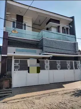 ‼️LANGKA,MURAH‼️Rumah 2 Lantai di WIGUNA Rungkut SBY.