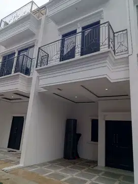 JAKARTA SELATAN Rumah 2-lantai Minimalis Free SHM