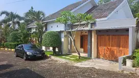 RUMAH KONSEP VILLA SUPER NYAMAN UNTUK HUNIAN DEKAT CANDI MENDUT