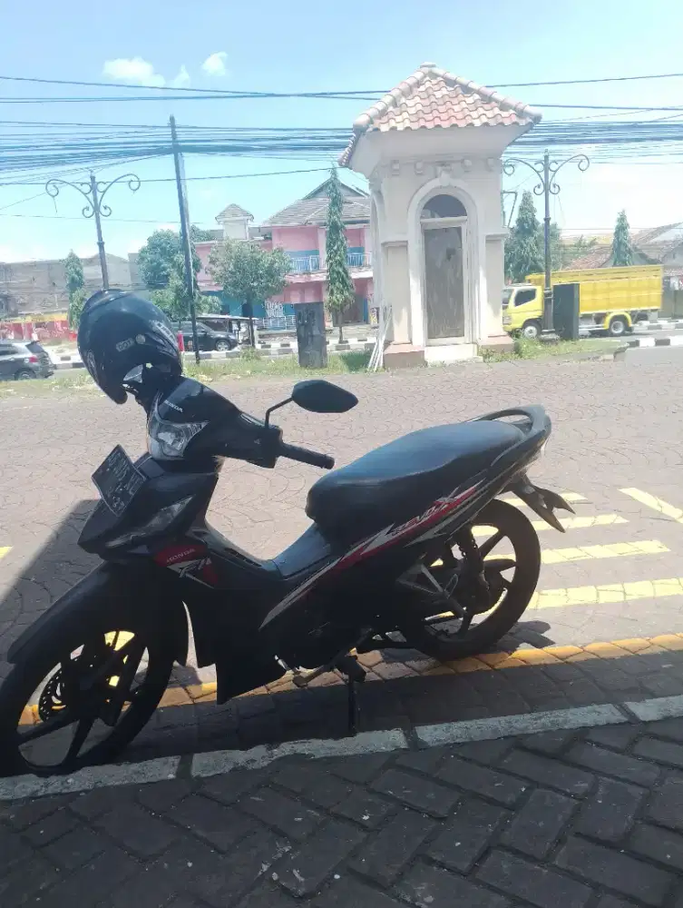 Revo 2022 hitam bisa cek