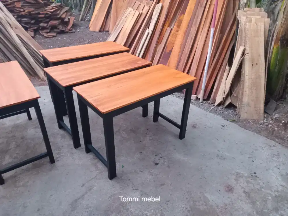 Meja belajar, kayu