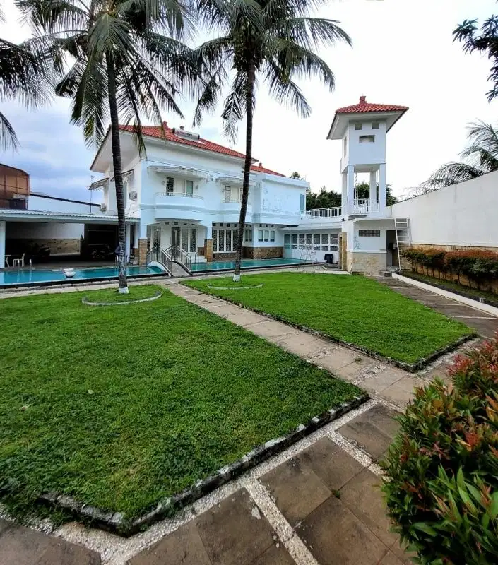Rumah luas dan swimming pool Rancho IndahTanjung Barat