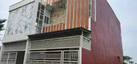 RUMAH 2 LANTAI, 4 KT, 4 KM