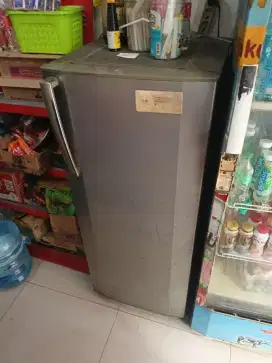 Kulkas pembuat es batu LG