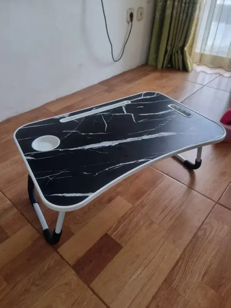 Meja Belajar anak portable dengan handle. Meja Lipat Hugo Marble