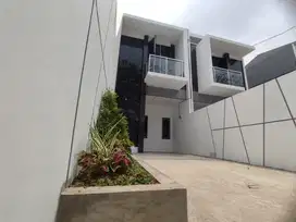 DIJUAL RUNAH 2 LANTAI  LOKASI STRATEGIS DI TANJUNG BARAJAKARTA SELATAN