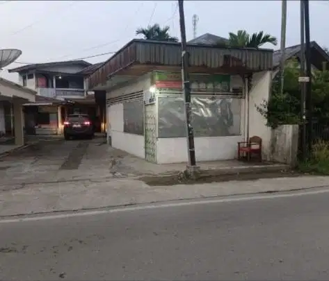 Jual rumah strategis di Jln. Banuaran, padang