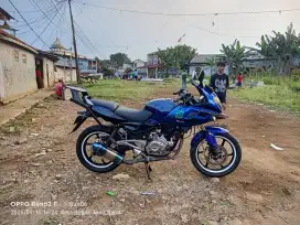 Bajaj Pulsar p220