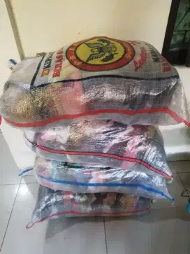 Di jual baju bekas
