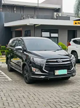 Cash. Innova Venturer 2.0 bensin 2018 AT