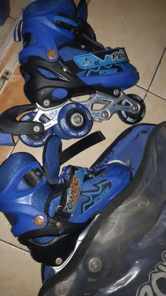 Sepatu roda anak size 31-34
