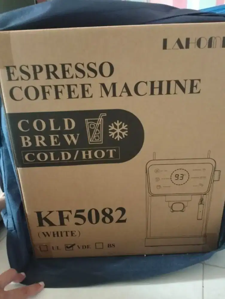 Coffee Machine (Mesin pembuat kopi)