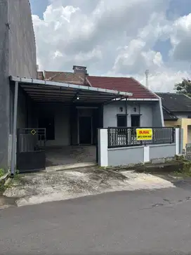 RUMAH PINGGIR JALAN GRAFIKA BANYUMANIK
